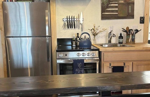 Bozeman House | Charming Garage Studio 10 min. from the airport Centrally Located Pet-friendly!