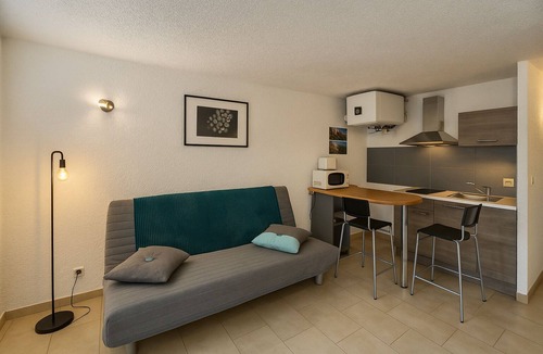 Calcatoggio Apartment | Charming Garden apartment by the sea, 150 meters from the beach.
