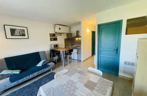 Calcatoggio Apartment | Charming Garden apartment by the sea, 150 meters from the beach.