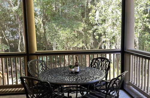 Bluffton House | Charming Hampton Hall Golf Cottage adjacent to the Golf Course!