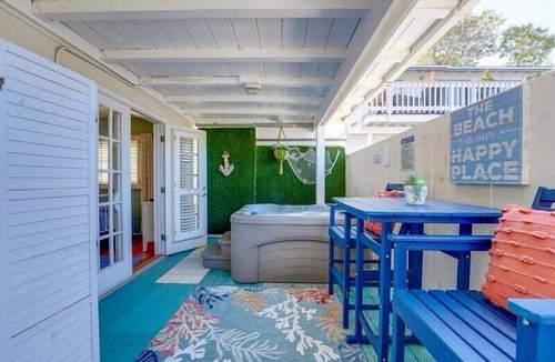 Ocean Beach House | Charming hillside cottage home with Ocean views