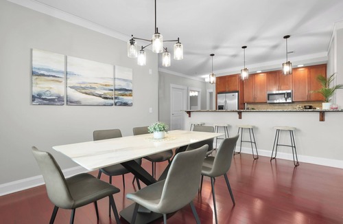 Old West Broad Neighborhood Apartment | Charming Historic District 3BR | The Juliette