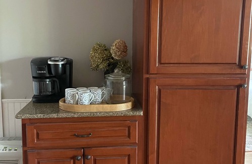 Bradley House | Charming Lakefront Private Suite