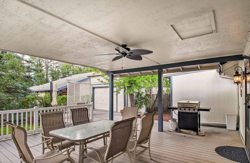 Pinetop-Lakeside Cottage | Charming Lakeside Cottage w/ Patio + Grill!