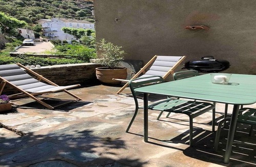 Nonza Apartment | Charming little garden apartment in village center