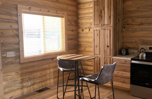 Victor Cabin | Charming Log Cabin close to GTNP with fishing access nearby