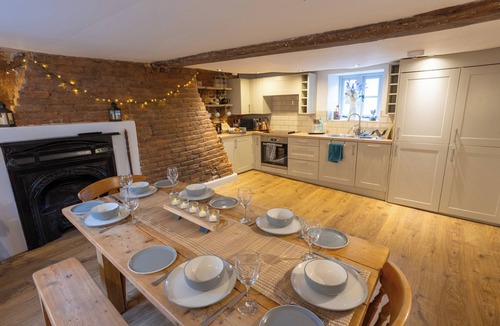 Martin Apartment | Charming New Forest Escape Near Forest Walks & Coast