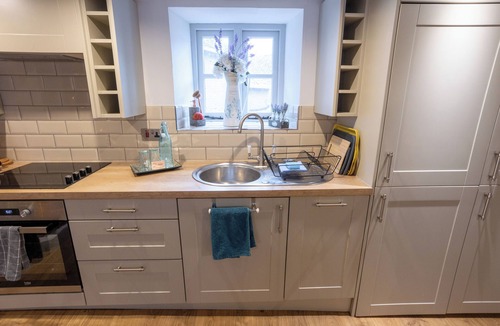 Martin Apartment | Charming New Forest Escape Near Forest Walks & Coast