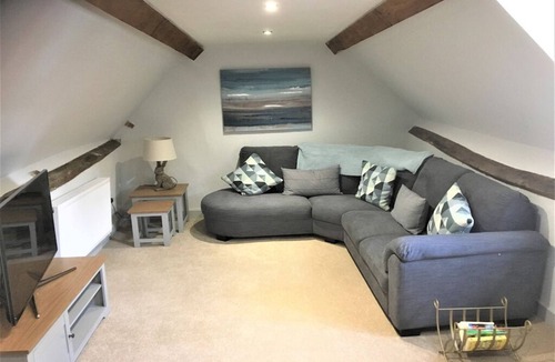 Martin Apartment | Charming New Forest Escape Near Forest Walks & Coast
