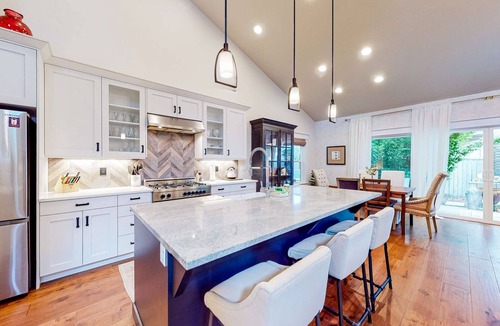 North End House | Charming North End Farmhouse Near Foothills