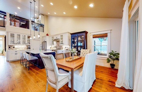 North End House | Charming North End Farmhouse Near Foothills