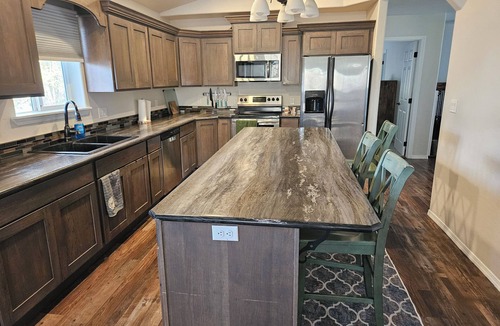 USA House | Charming Northern Idaho Getaway. A 4-bedroom house in Kamiah with AC and WiFi.