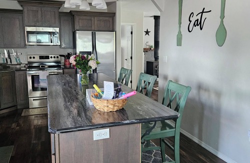 USA House | Charming Northern Idaho Getaway. A 4-bedroom house in Kamiah with AC and WiFi.