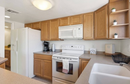 Tucson Condo | Charming one bedroom in a gated community near Sabino Canyon with heated pool.