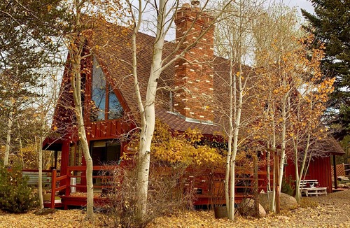 Pine Valley Cabin | Charming Petersen Cottage Rustic Luxury