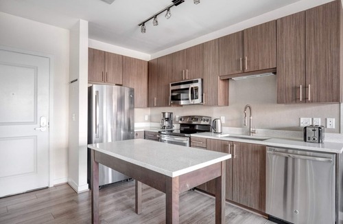 Jefferson Manor Apartment | Charming Potomac Yard City 1BR w/W/D & Gym, nr Airport, by Blueground
