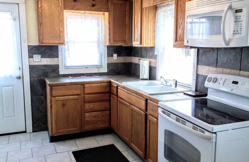 Hyannis House | CHARMING RELAXING HOME - WALK TO DOWNTOWN MAIN ST, HARBOR, RESTAURANTS & MORE.