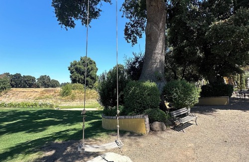 North Woodbridge Cottage | Charming Romantic River Cottage in Lodi Wine and Country