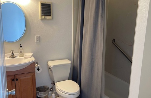 St. Maries Hotel | Charming Room 1 in the St. Maries Inn