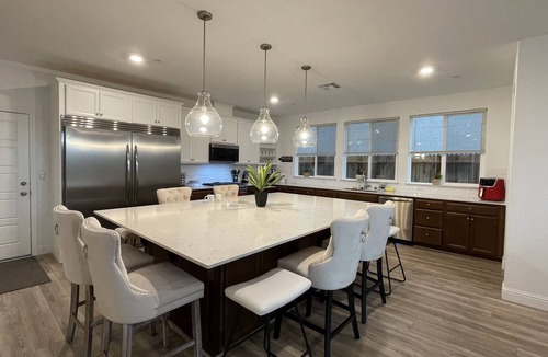 Visalia House | Charming Sequoia Vista - Beautiful brand new house , just 25 min to Sequoia NP