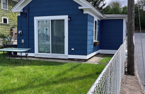 Manville Cottage | Charming single family Cottage, pet friendly, close to Prov, Woon, MA & highways