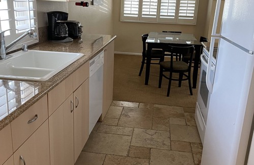 Solana Beach Condo | Charming Solana Beach 1br-4 resort across from beach, Pool, Spa, dolphin watch