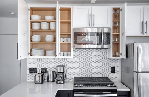 South Loop Apartment | Charming South Loop 2BR w/Gym & Roof, nr Grant Park, by Blueground