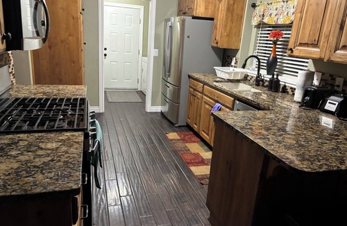 Idaho Falls House | Charming Spacious Modern 4 bedroom, 3 bathroom home in town