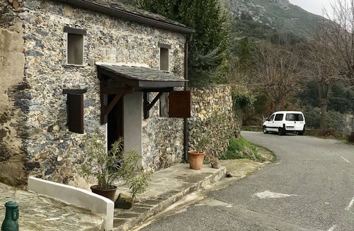 Santa-Maria-Poggio House | Charming stone Casuccia for rent in a typical Corsican village