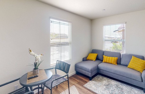 Visalia House | Charming studio with kitchenette near Lake