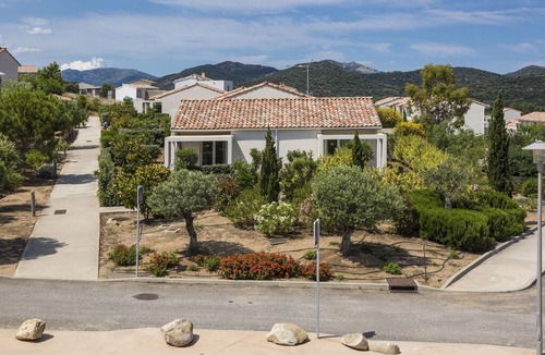 Belgodere House | Charming summer-decorated holiday home in Northern Corsica