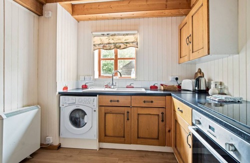 Martin Cottage | Charming thatched countryside hideaway with beams and garden access