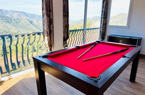 Cambia House | Charming village house with terrace and superb mountain views!