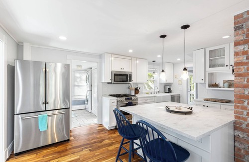 Tisbury House | Charming Vineyard Classic Home, Walk to Town & Boat