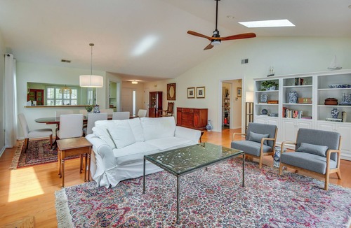 Northwest House | Charming Virginia Beach Home w/ Lake Views!