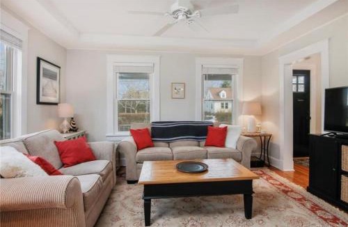Mystic House | Charming Walk to Downtown Mystic Awaits Your Stay