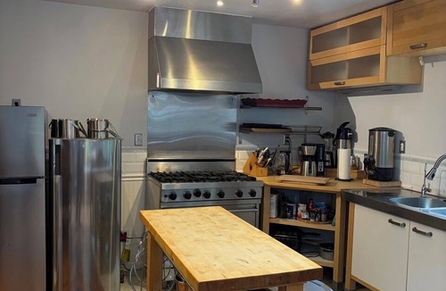 Calistoga House | Charming Wine Country Inn, Whole House Rental w/Private Suites, Walk to Wineries
