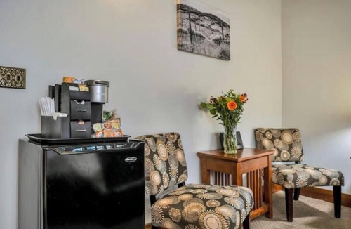 Calistoga House | Charming Wine Country Inn, Whole House Rental w/Private Suites, Walk to Wineries