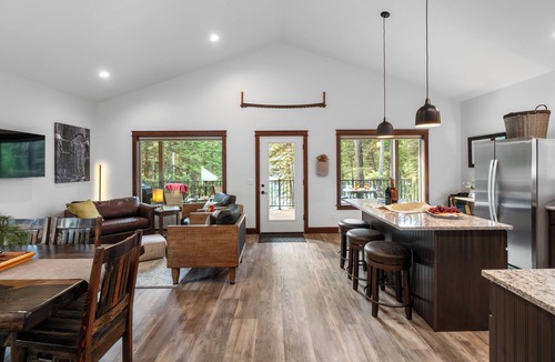 Libby Cabin | ​ Charming, yet modern – Logging Camp Cabins are the best private lodging in Lincoln County. Where else are you able to stay in such comfort, surrounded by complete privacy, with immediate access to so much?