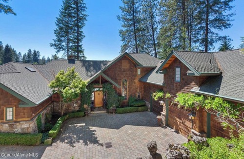 Hayden House | Chateau Lac Hayden-Lake Front Luxury w/Boats & Polaris rentals, lots of toys