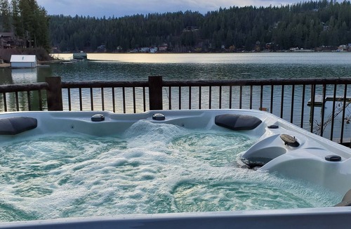 Hayden House | Chateau Lac Hayden-Lake Front Luxury w/Boats & Polaris rentals, lots of toys