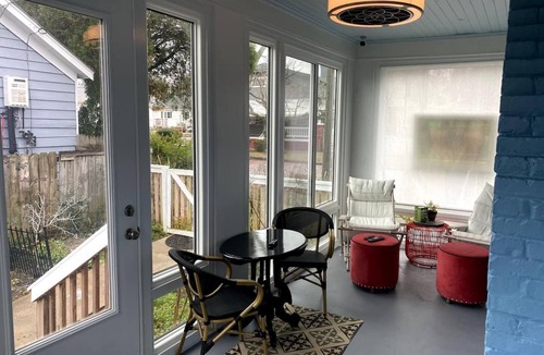Wilmington Historic District House | Cheerful 4 Bed House w/Sunroom-Sleeps8-Firepit!