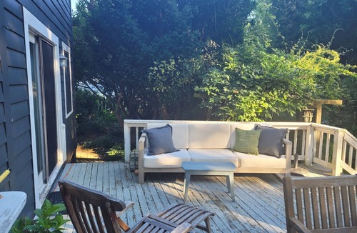 Annapolis House | Cheerful Cottage Home near Annapolis in Beautiful Chesapeake Bay Beach setting