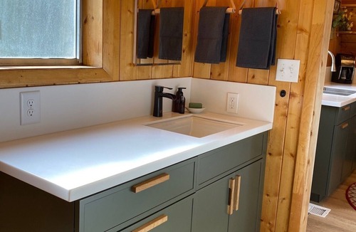 Meadow View Heights Cabin | Cheerful Couples Get-Away Cabin at 8,500 Feet