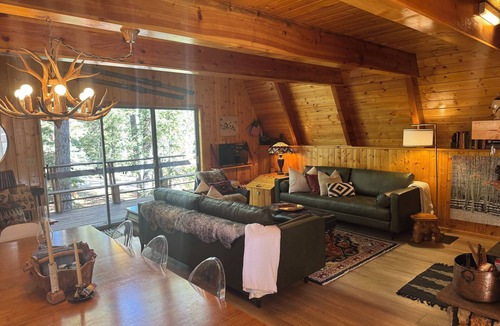 Meadow View Heights Cabin | Cheerful Couples Get-Away Cabin at 8,500 Feet
