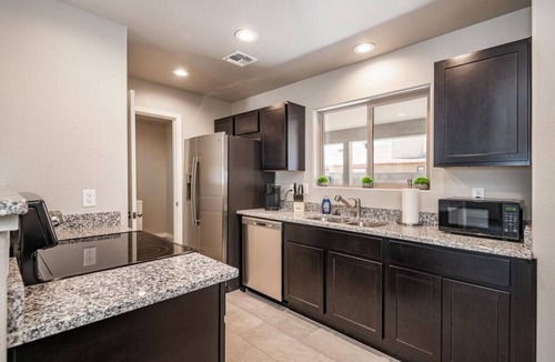 Kingman House | Cheerful New 1 Bed 1 Bath Home-Centrally Located