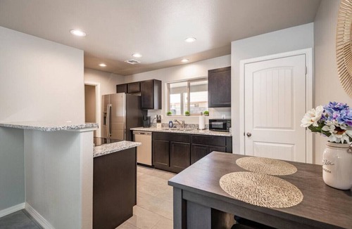 Kingman House | Cheerful New 1 Bed 1 Bath Home-Centrally Located