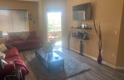 Paradise Valley Village Apartment | Chic 1-bedroom apartment in fabulous Phoenix with beautiful pool and BBQs