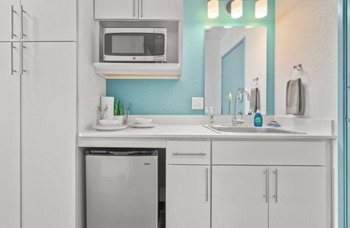 Cedar Falls Apartment | Chic 1-bedroom Micro Studio Apartment