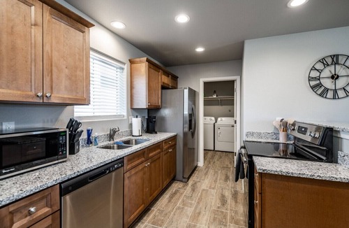 Kingman Villa | Chic duplex retreat in Central Kingman!